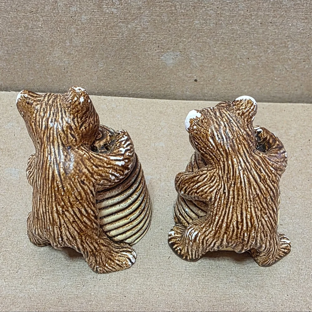 Vtg Bee Hive Bear Salt Pepper Shaker Set #184